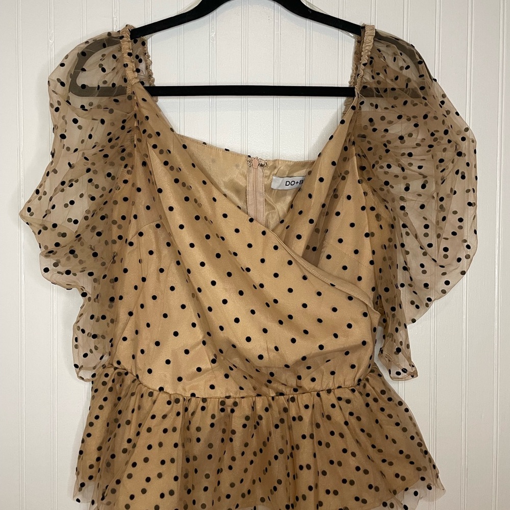 DO+BE Cream and Gold Flutter Sleeve Peplum Blouse
